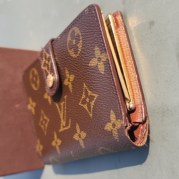 Authentic Louis Vuitton kisslock wallet - Picture 15 of 15